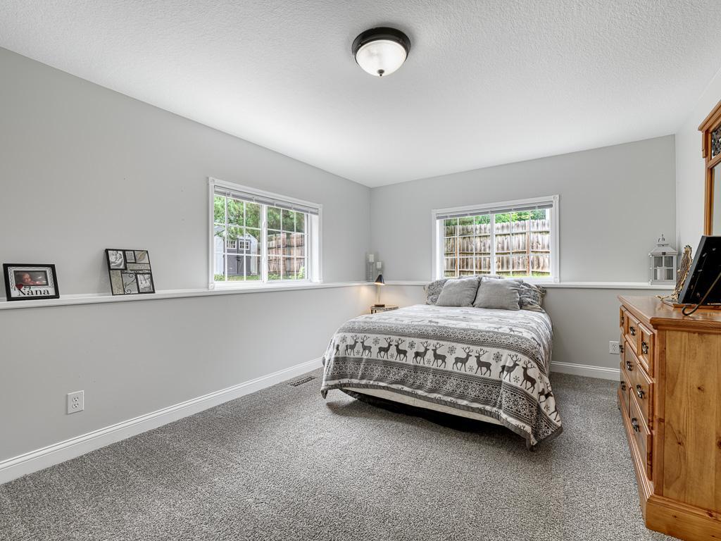 19 - Bedroom.jpg