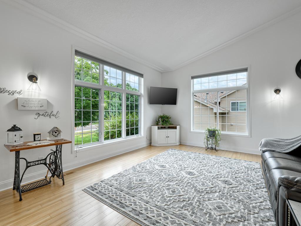 5 - Living Room.jpg
