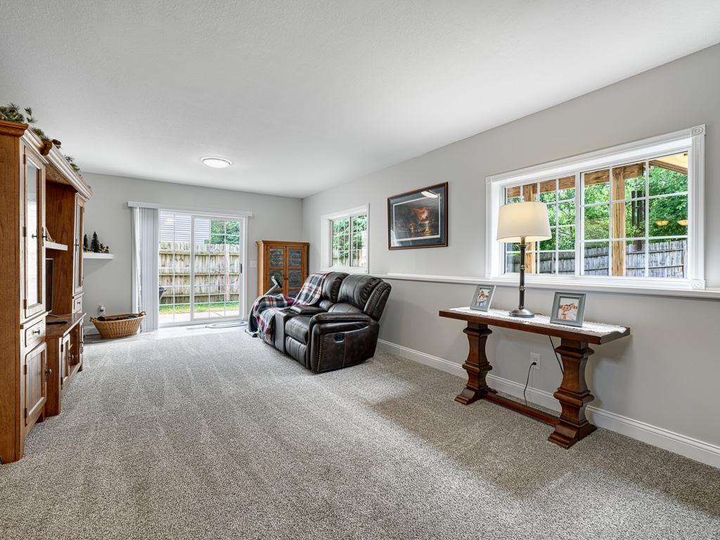 17 - Family Room.jpg