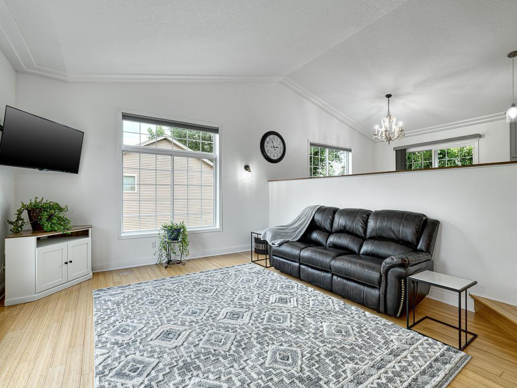 6 - Living Room.jpg