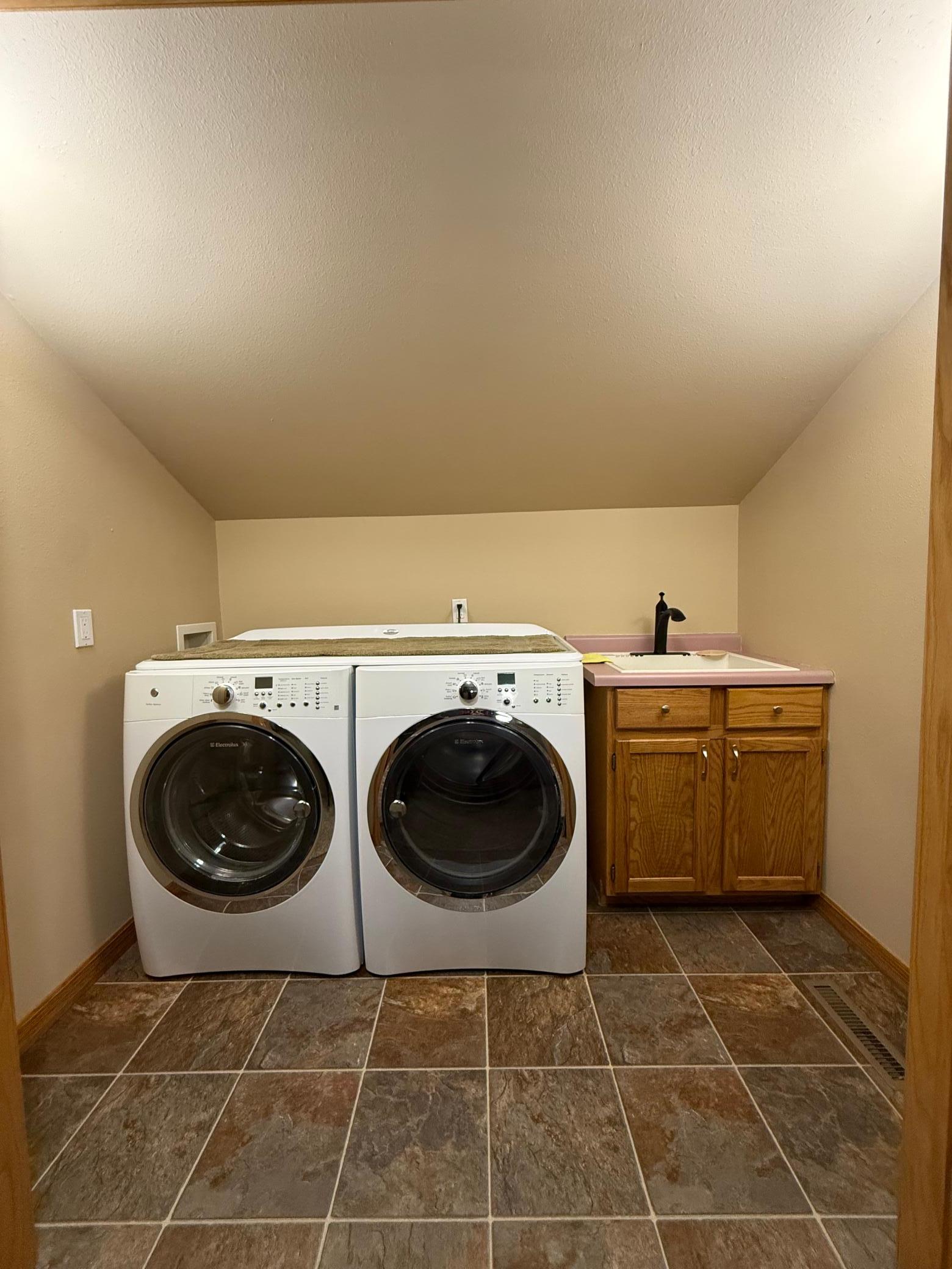 Primary Residence Upper Level Laundry.jpg