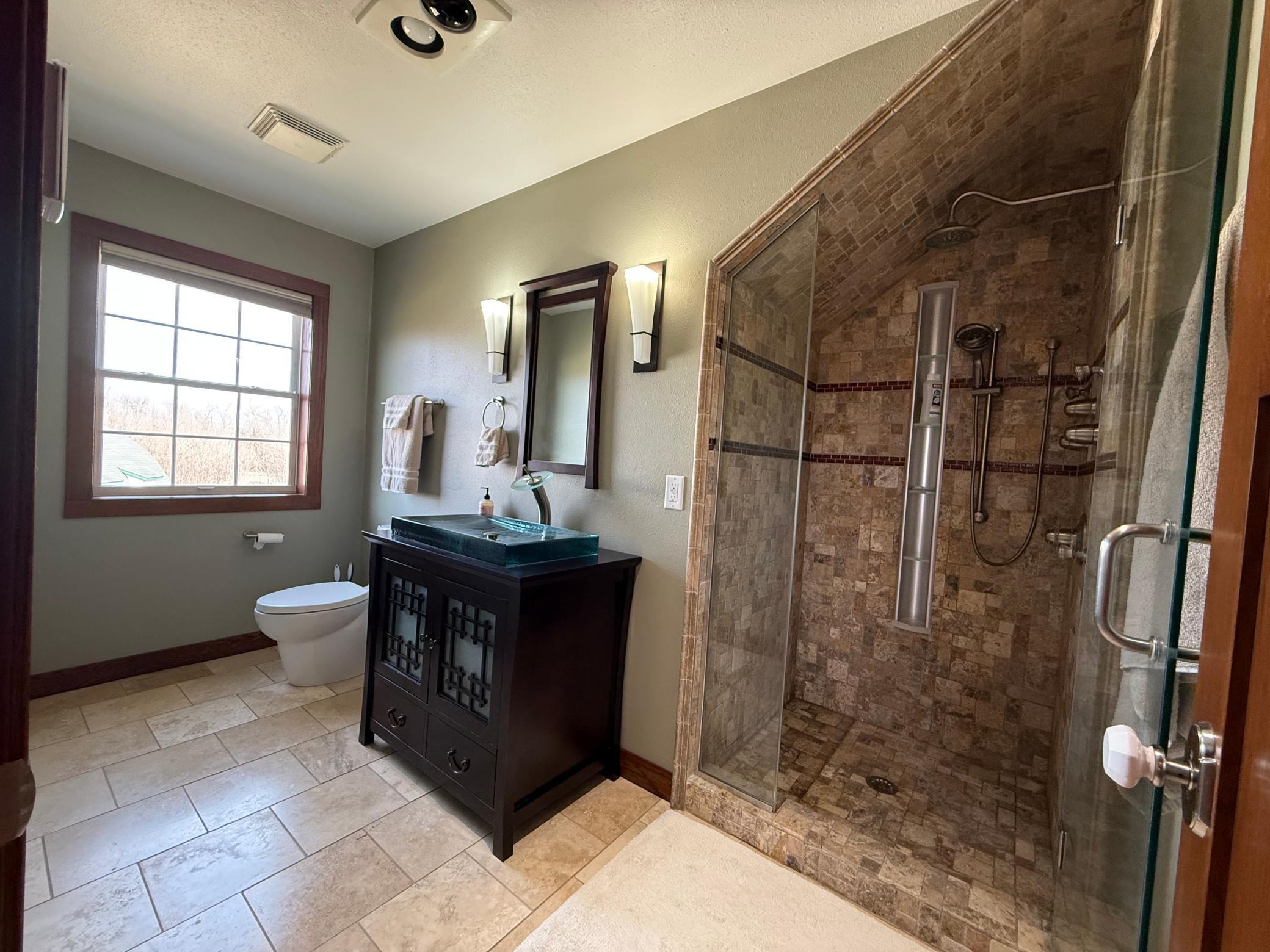 Building 1 upper level bath.jpg