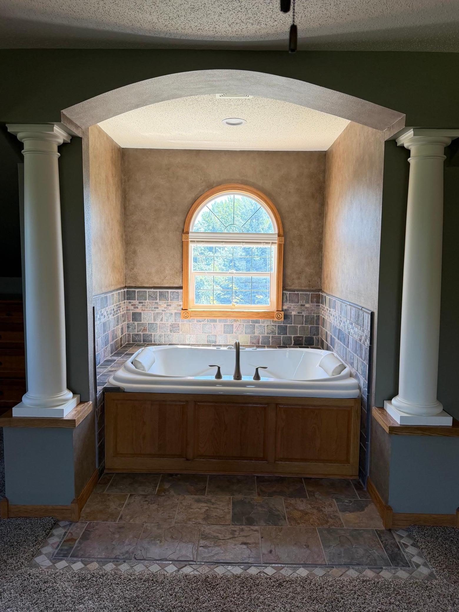Primary Residents Upper Level Jacuzzi.jpg