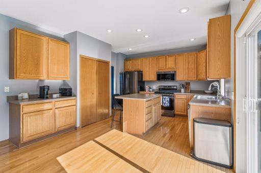 2283 Saint Johns Drive, Woodbury, MN 55129