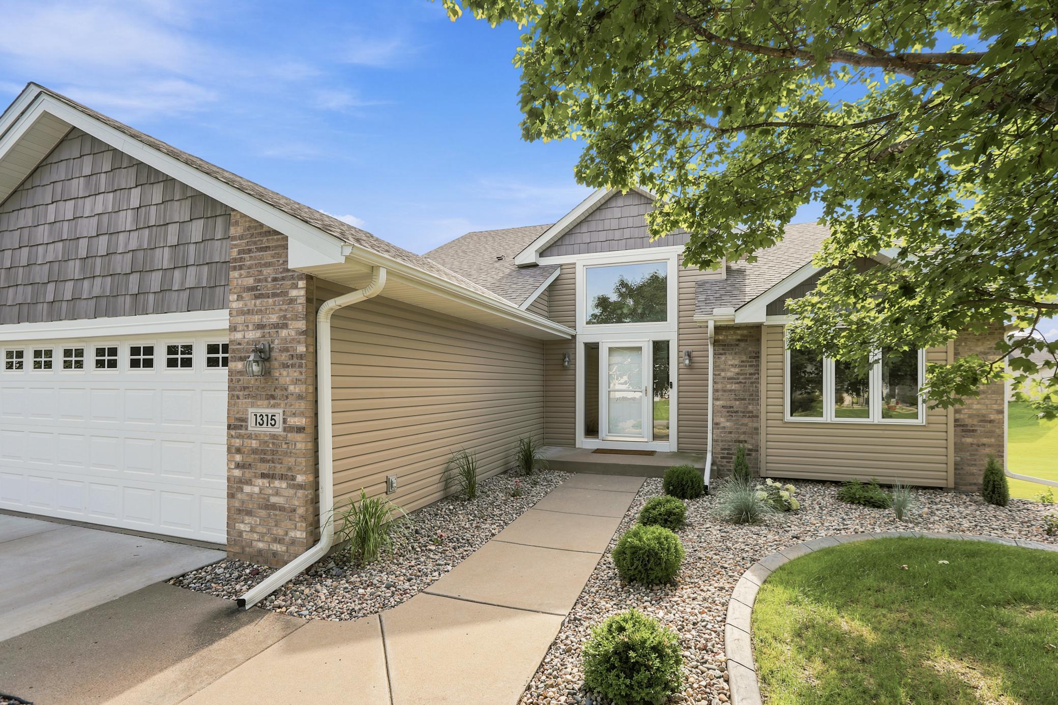 1315 Oakwood Ln - Hanover