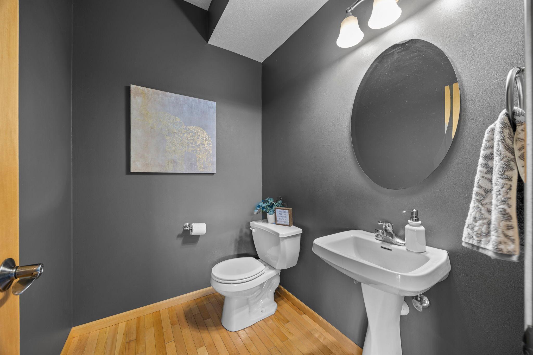 Main floor 1/2 bath