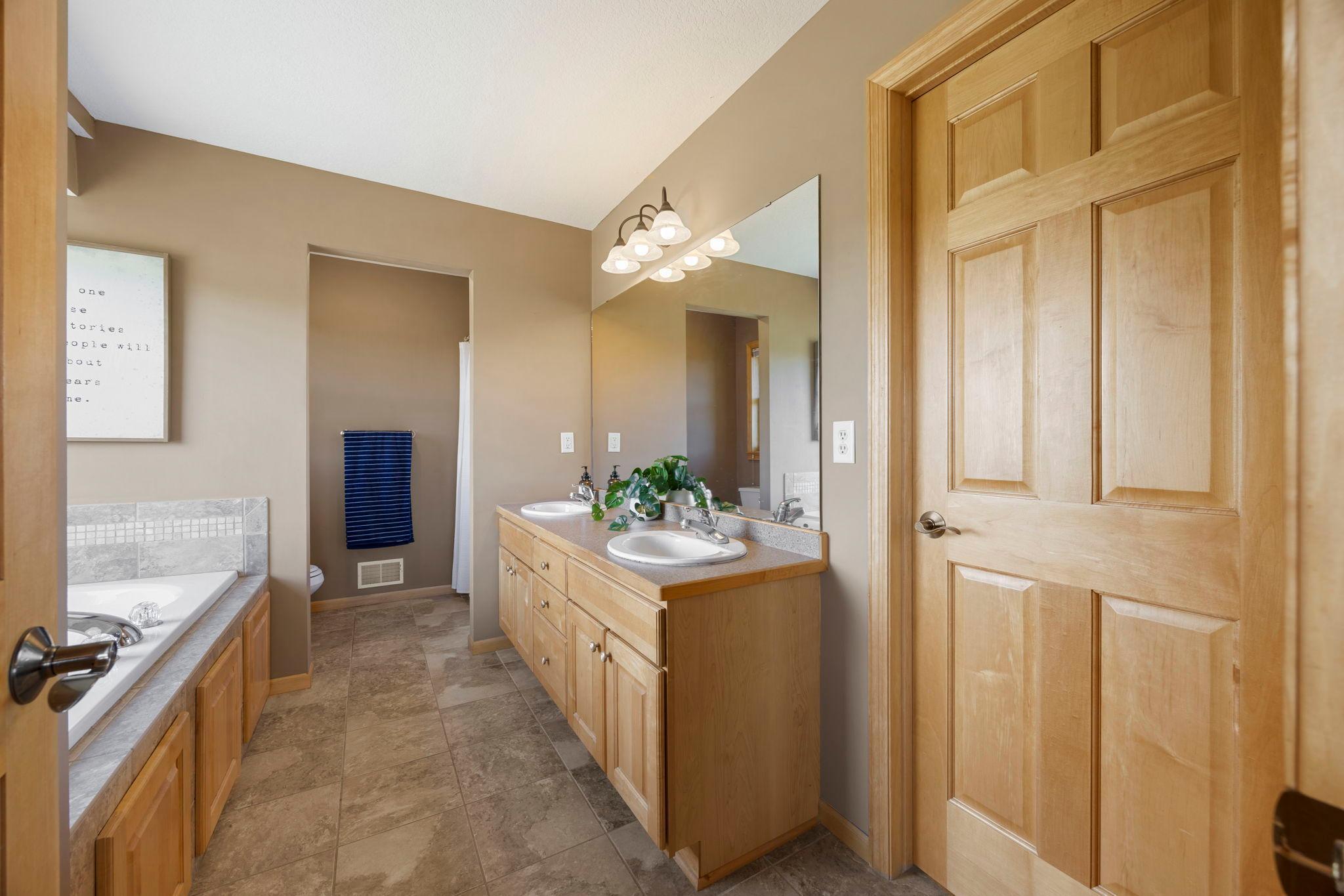 Stunning primary en-suite with walk in closet