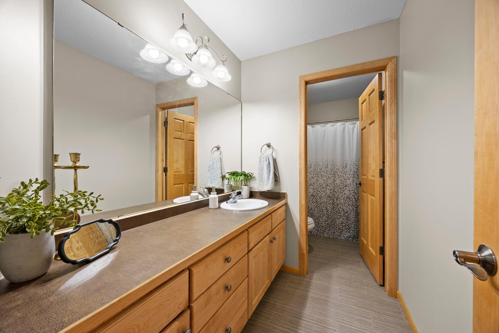 Upper level full bathroom! New flooring!