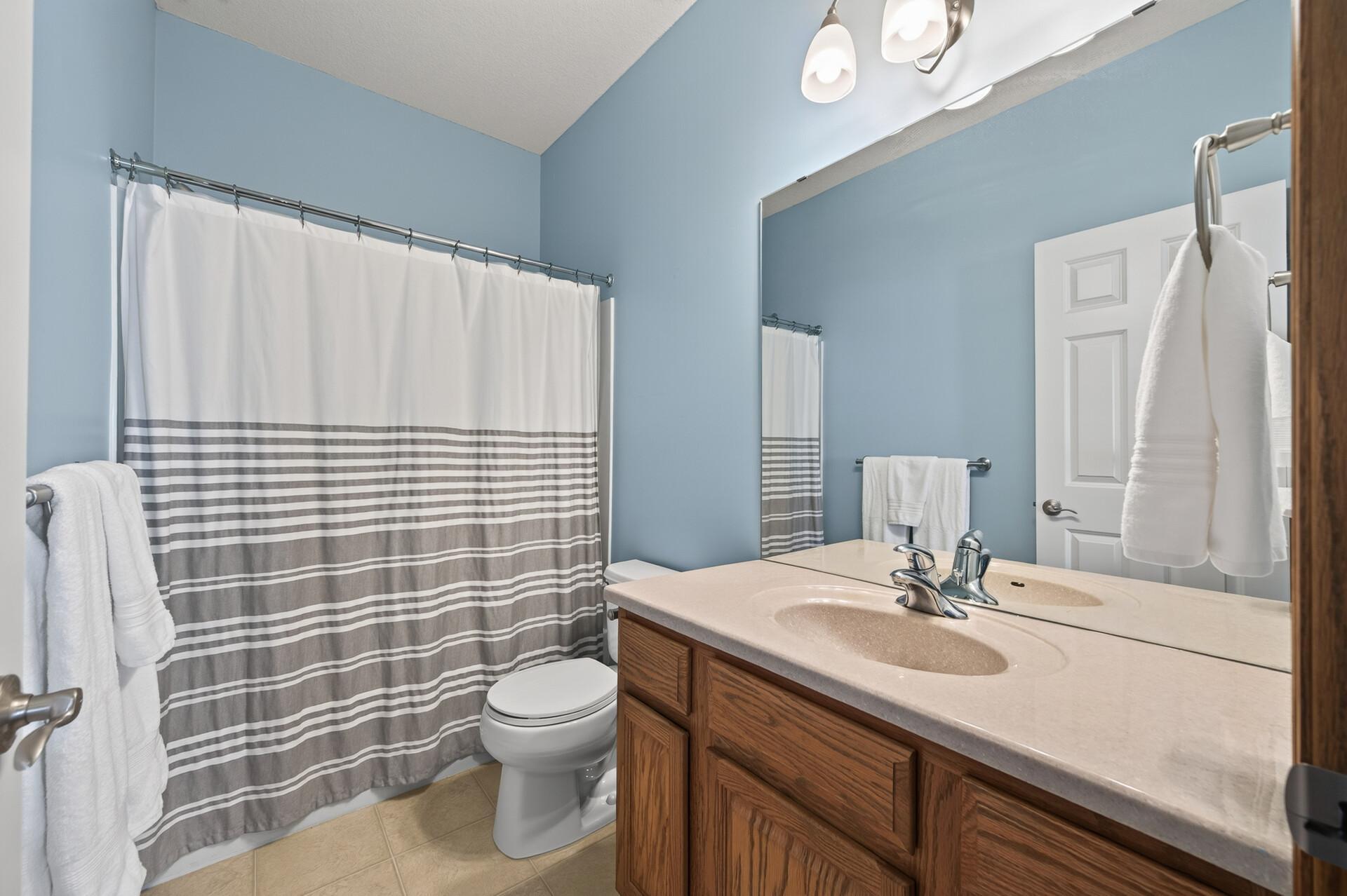 Full bathroom for your guests on the main-level.