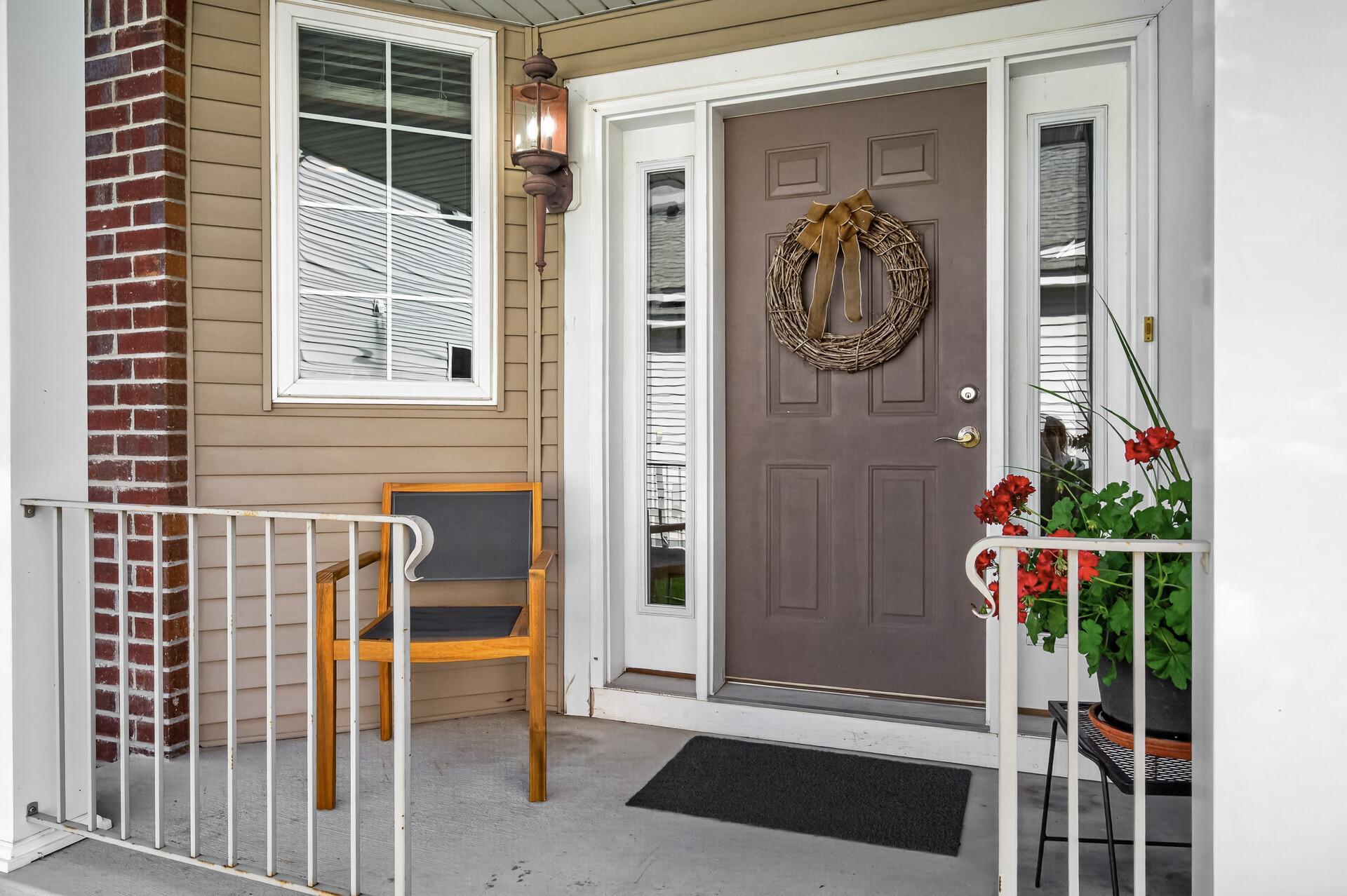 Front entry offers a place for sitting!