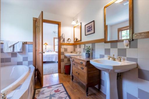 Master Bath 2.jpg