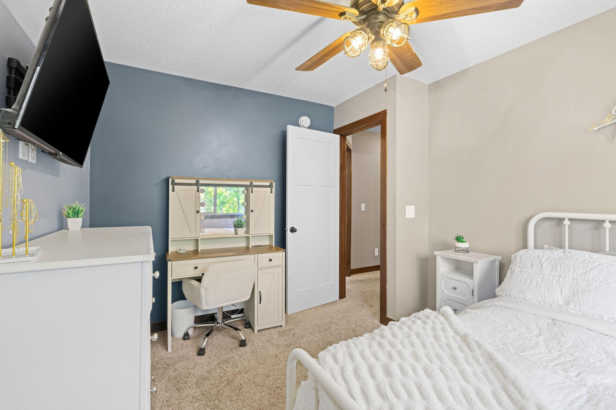 56-web-or-mls-29152 151st St-56.jpg