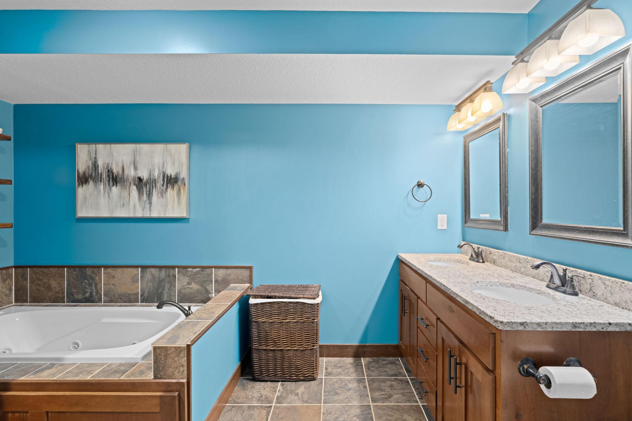 41-web-or-mls-29152 151st St-41.jpg