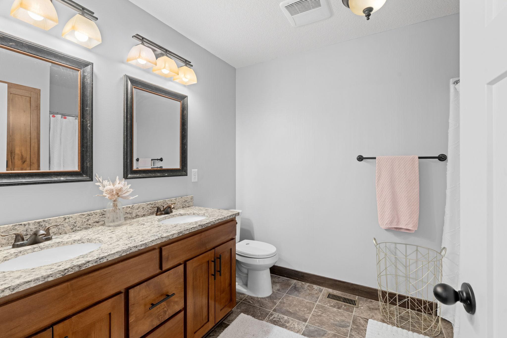 51-web-or-mls-29152 151st St-51.jpg