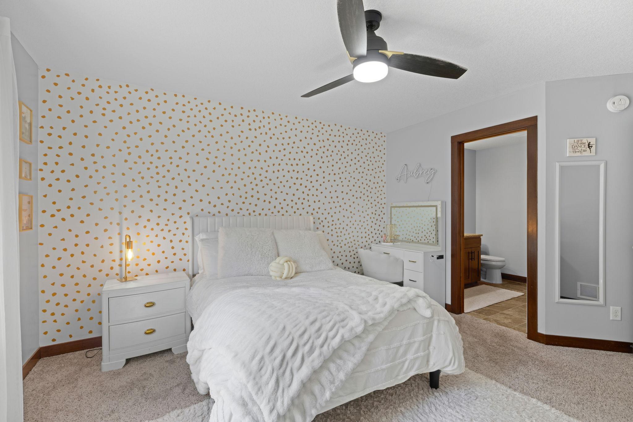 49-web-or-mls-29152 151st St-49.jpg
