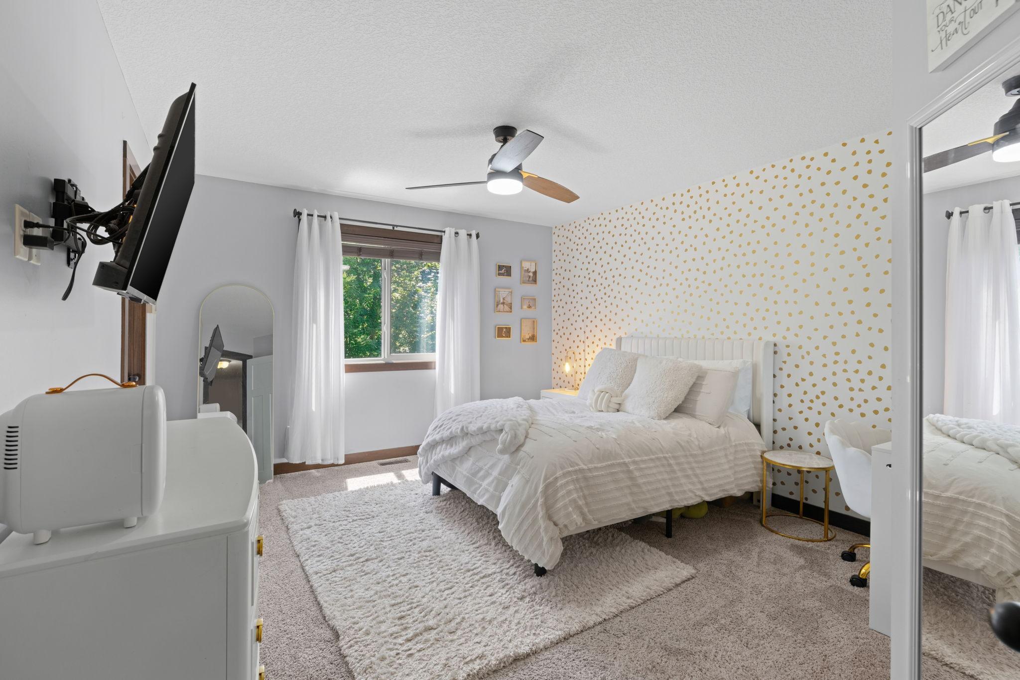 48-web-or-mls-29152 151st St-48.jpg