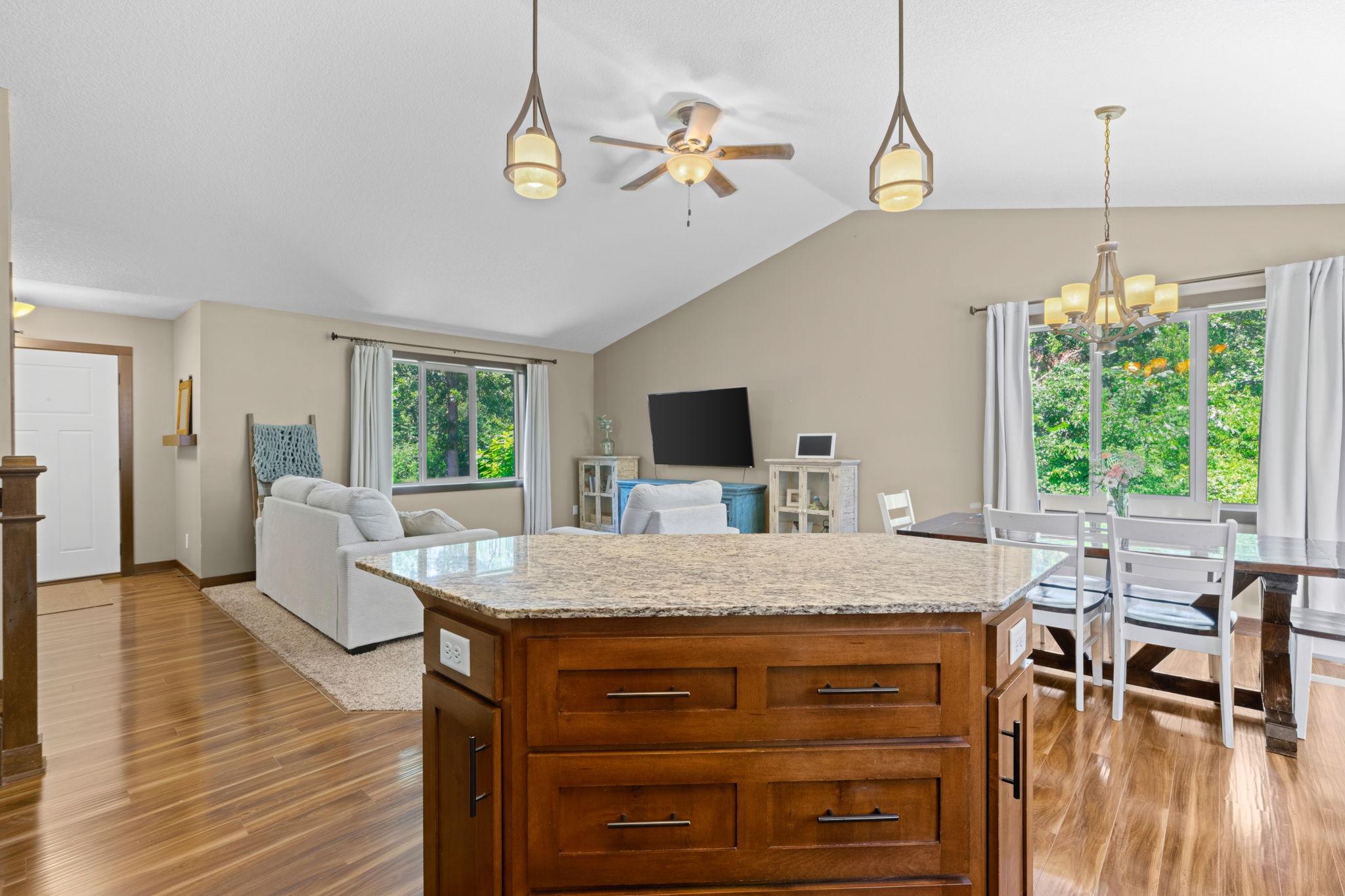 23-web-or-mls-29152 151st St-23.jpg