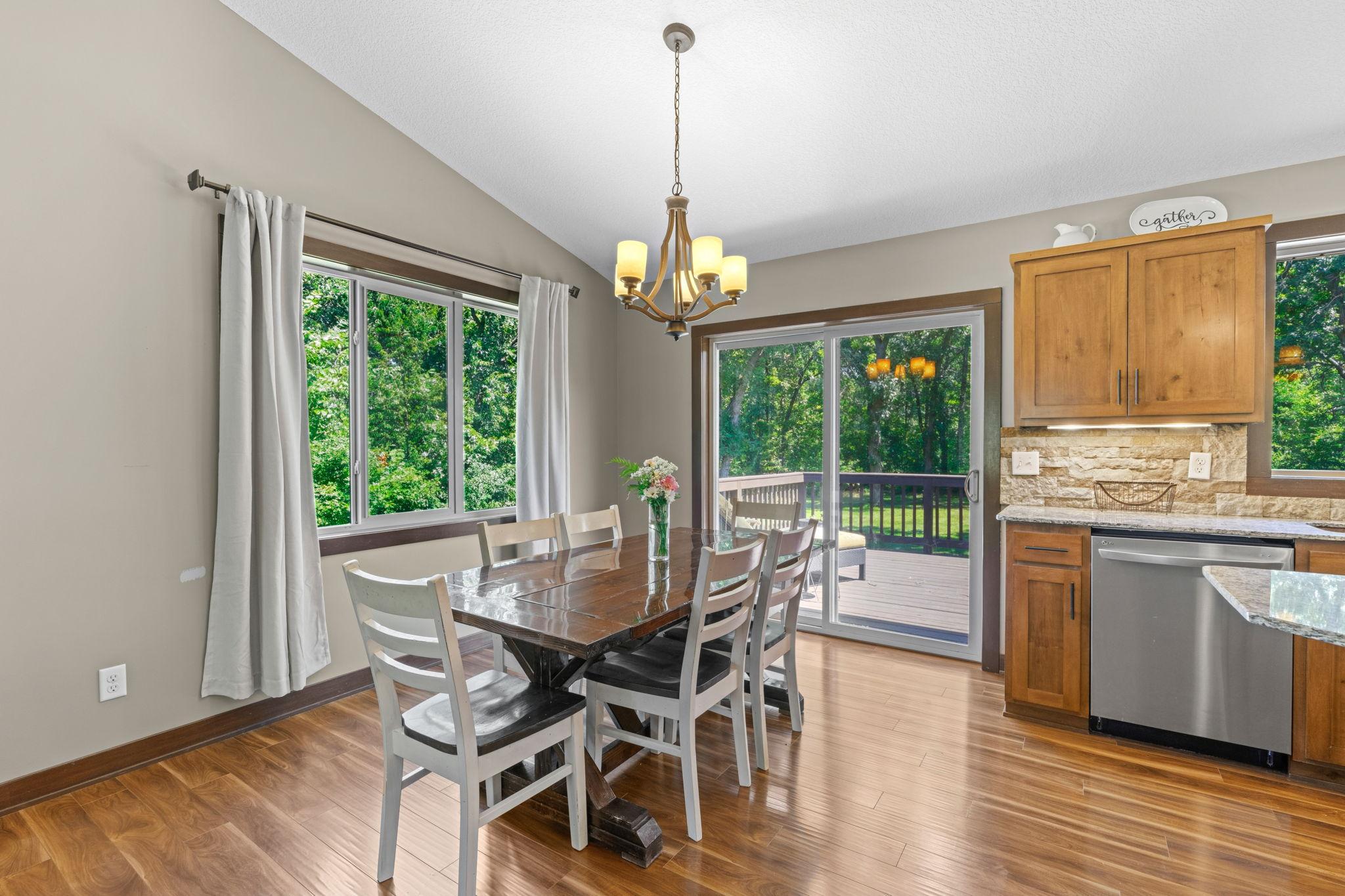 20-web-or-mls-29152 151st St-20.jpg