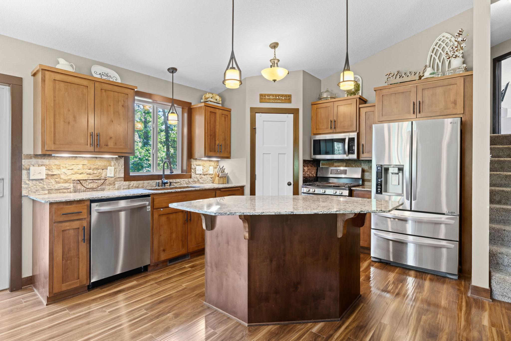 21-web-or-mls-29152 151st St-21.jpg