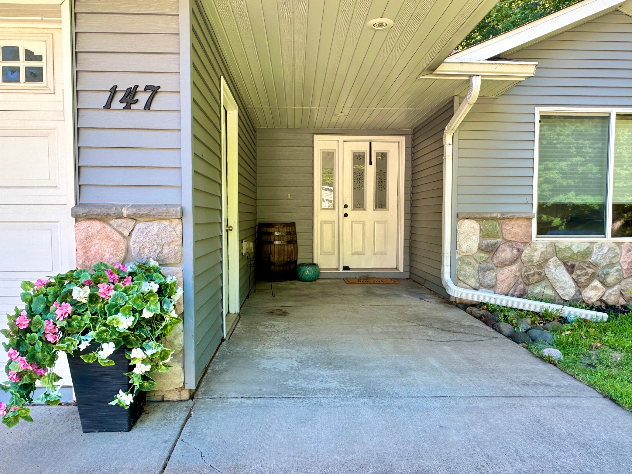 This newer twin home is in great condition and pride of ownership shows inside and out!!!
