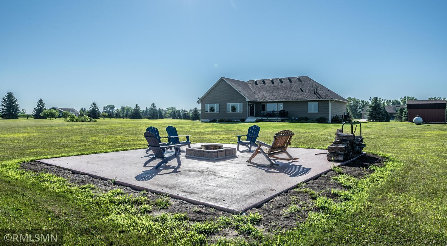 008-004-Back Yard-1500x824.jpg