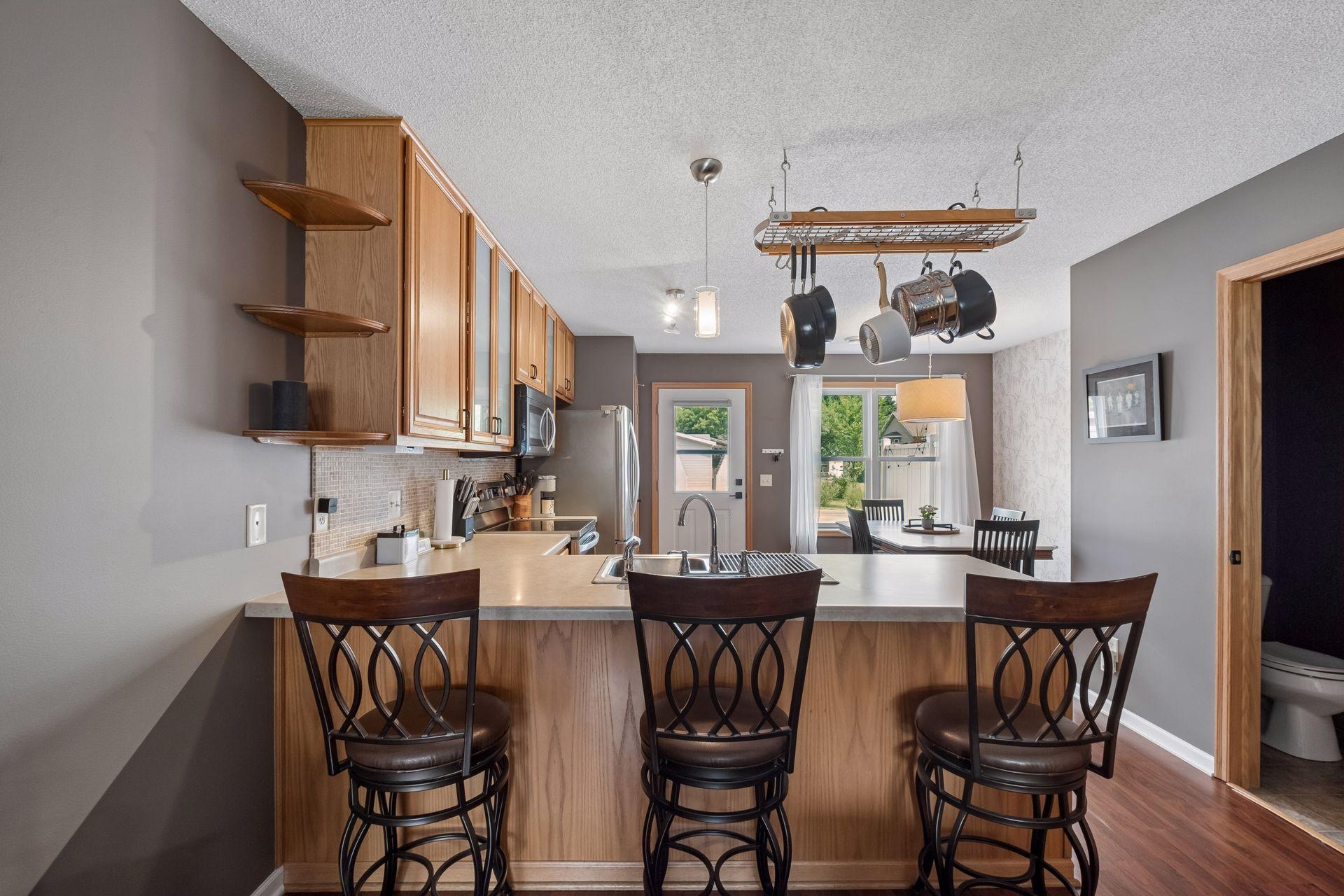 Perfect breakfast bar nook