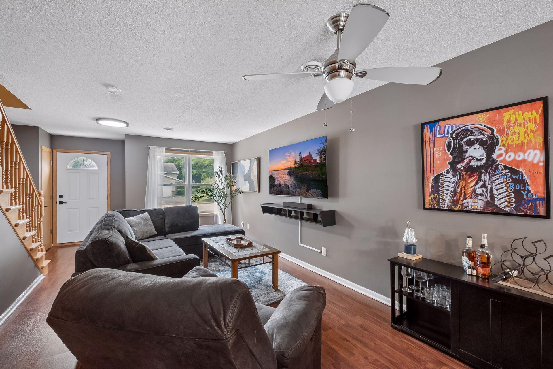 Natural lighting throughout