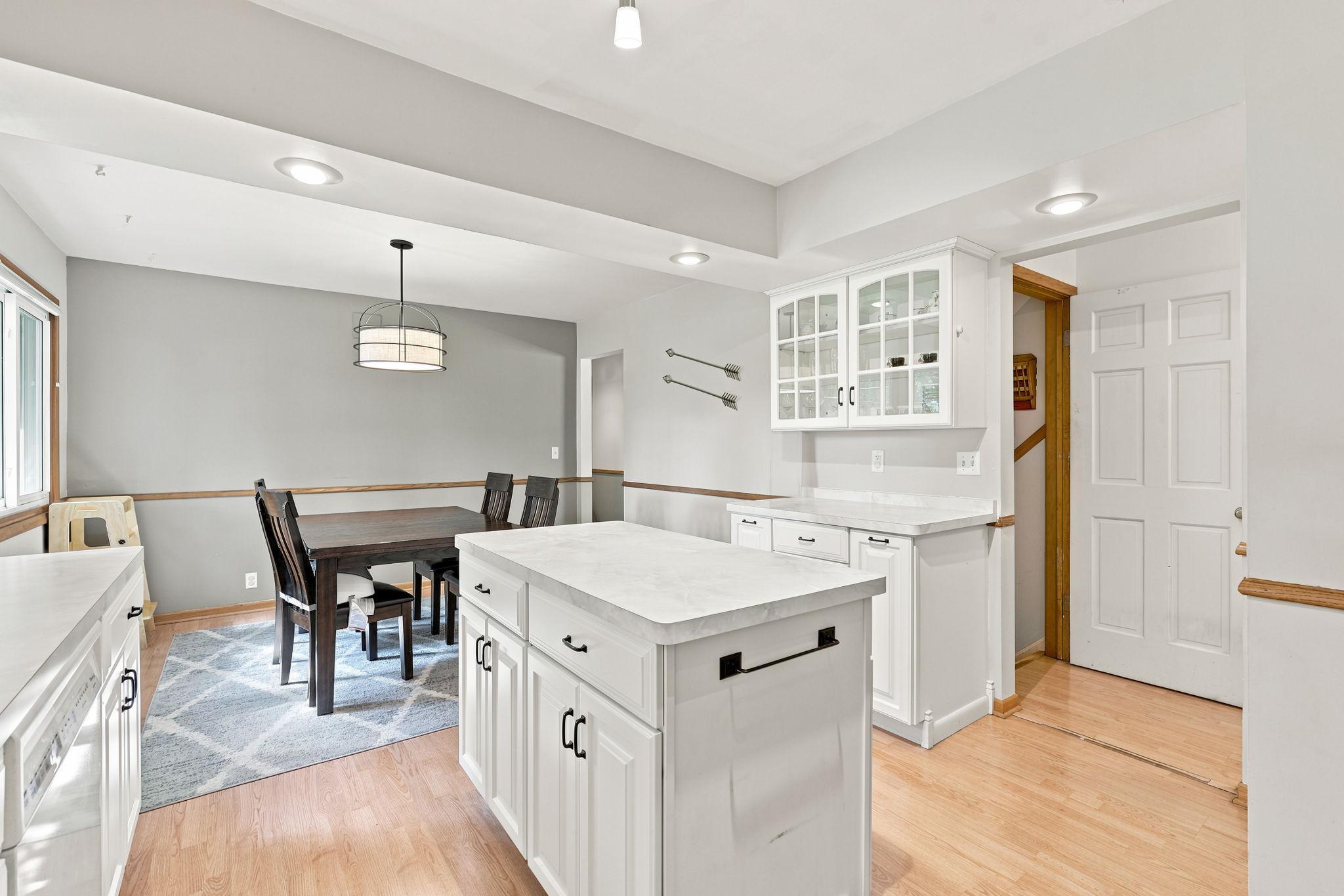 4-web-or-mls-4855 7th Street NE, Columbia Heights-3.jpg