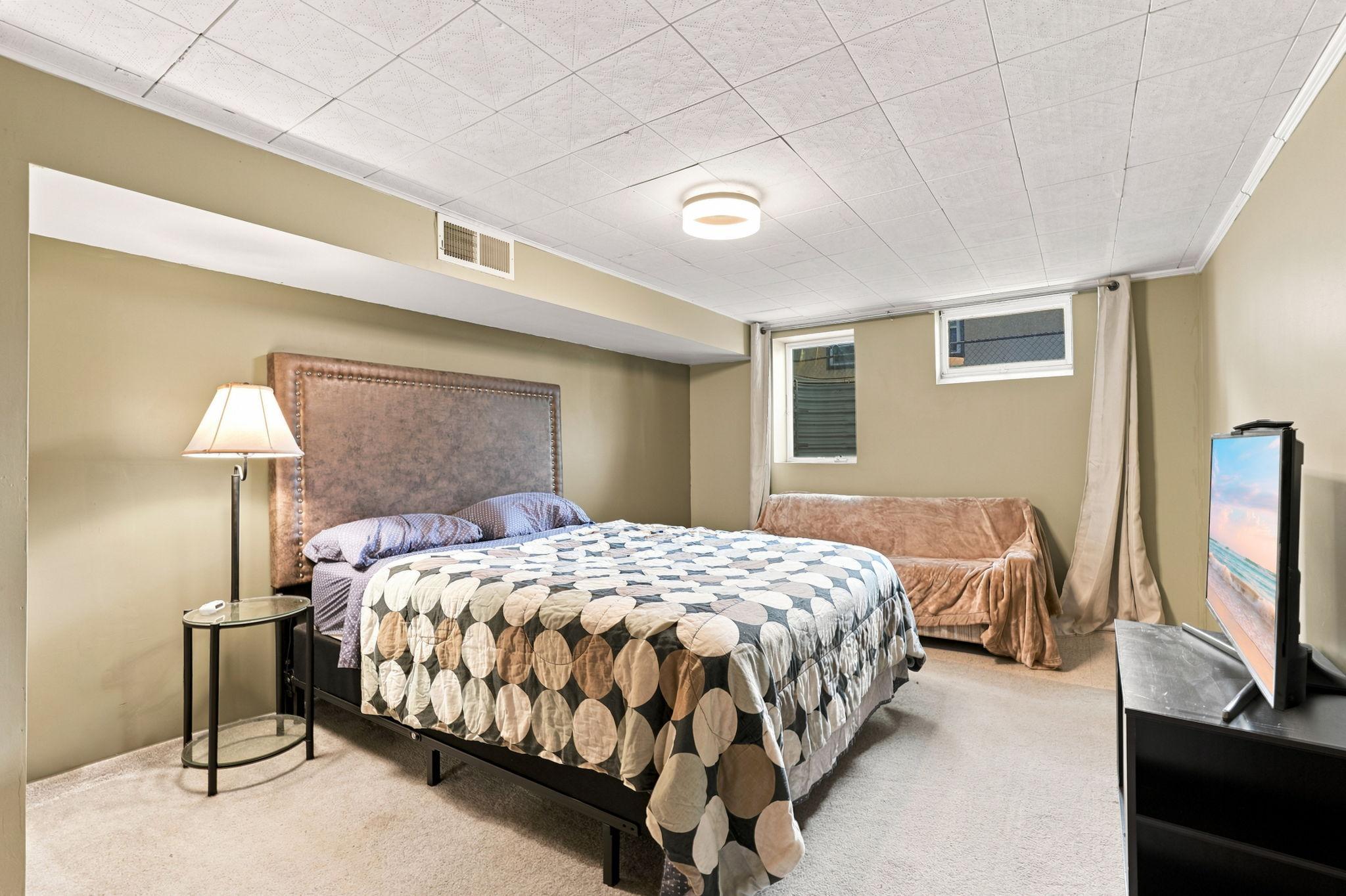 13-web-or-mls-4855 7th Street NE, Columbia Heights-10.jpg
