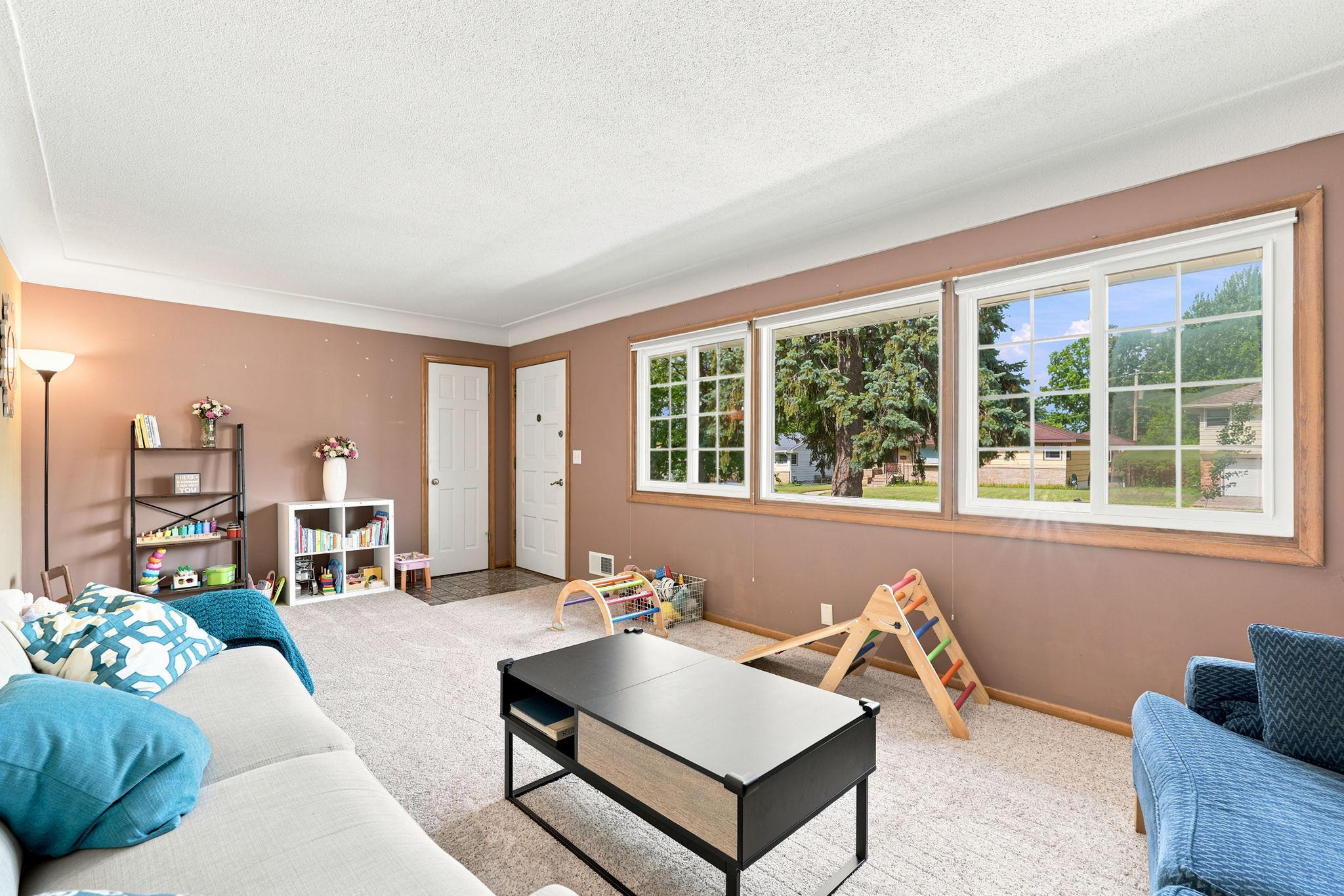 9-web-or-mls-4855 7th Street NE, Columbia Heights-6.jpg