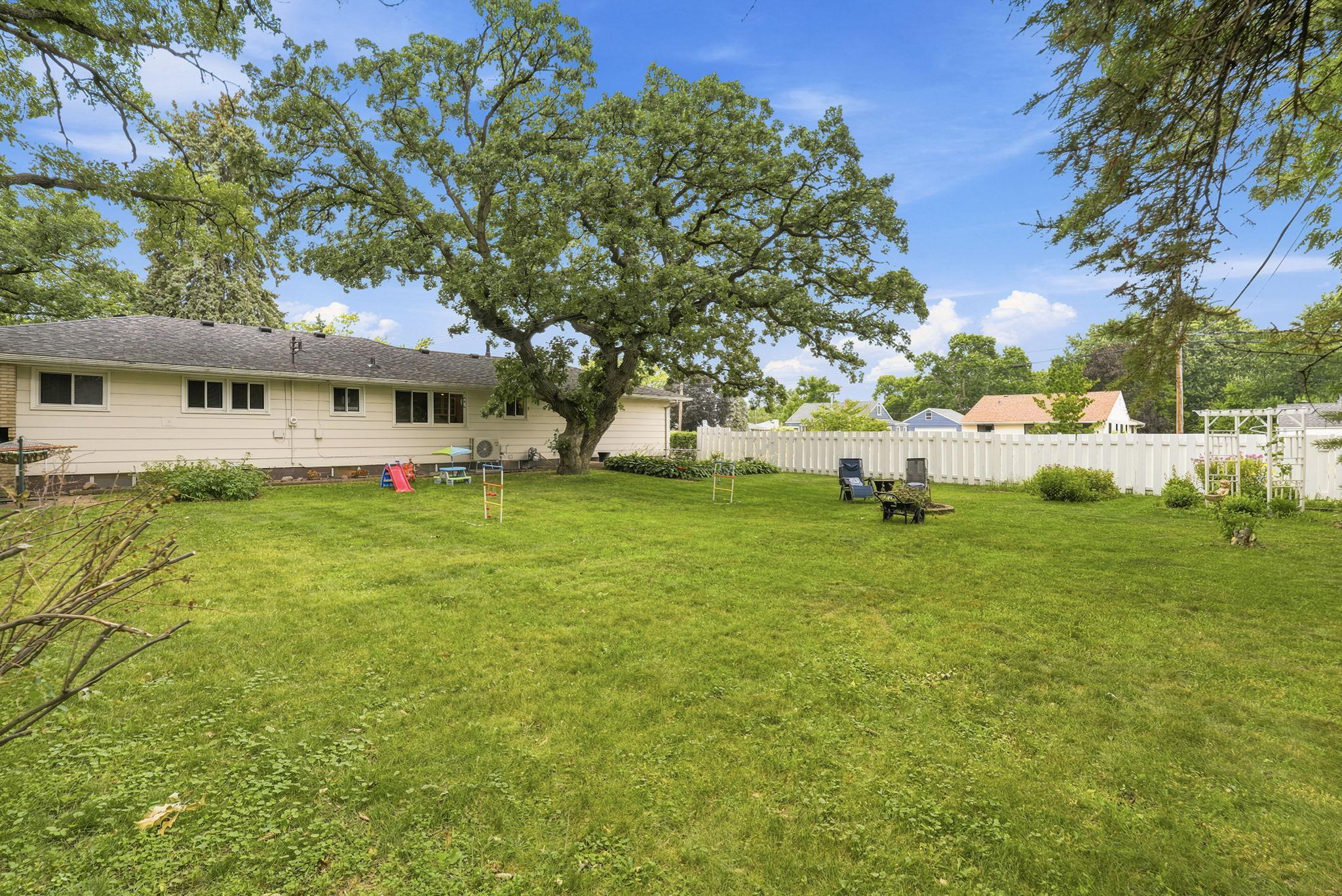 22-web-or-mls-4855 7th Street NE, Columbia Heights-14.jpg