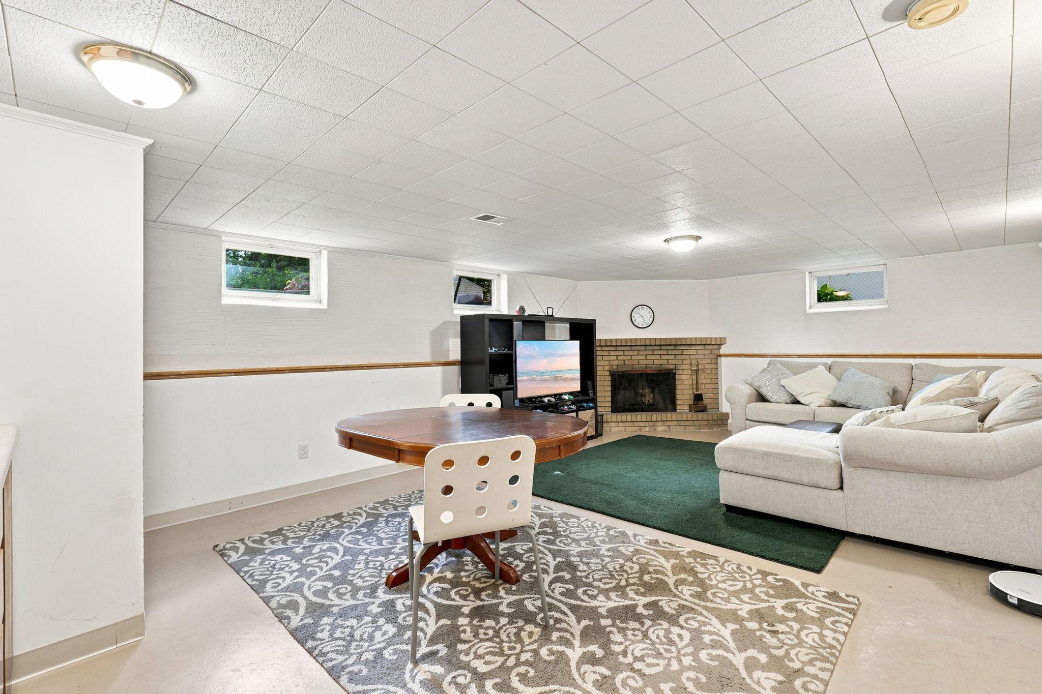 11-web-or-mls-4855 7th Street NE, Columbia Heights-8.jpg