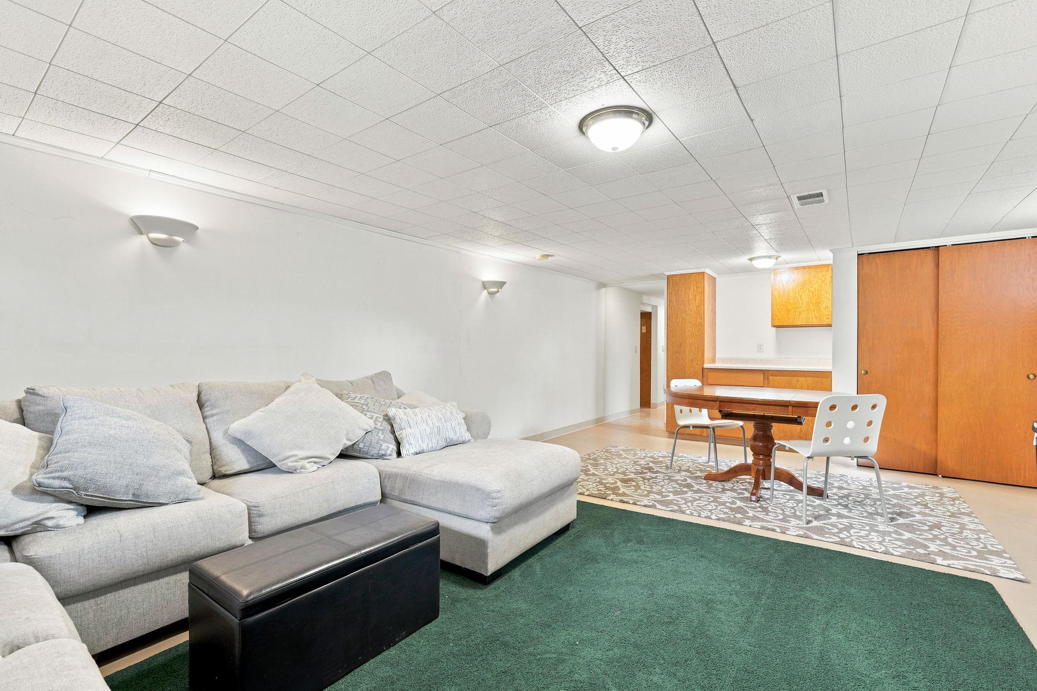 12-web-or-mls-4855 7th Street NE, Columbia Heights-9.jpg