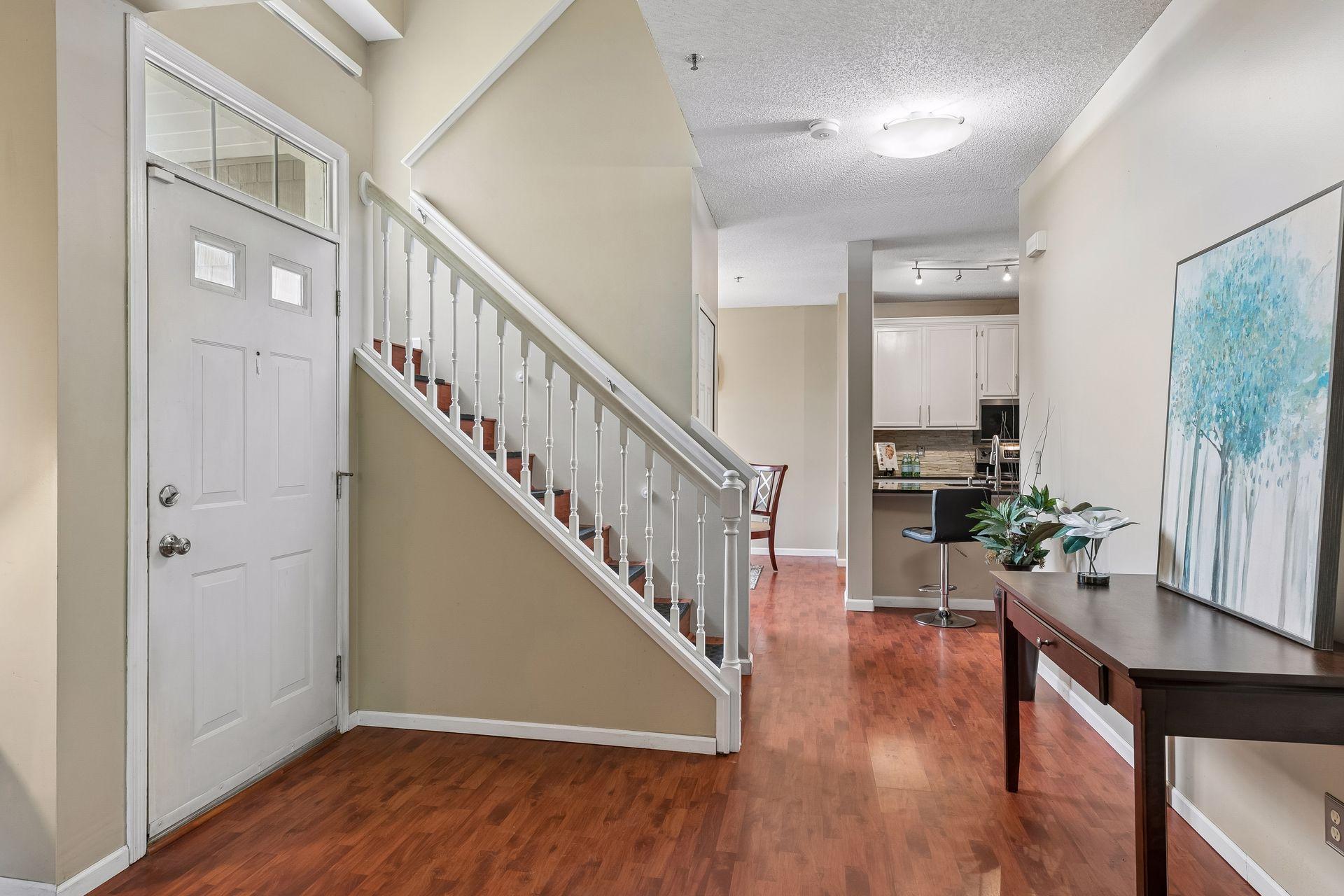 Welcome your guests in this big entry.