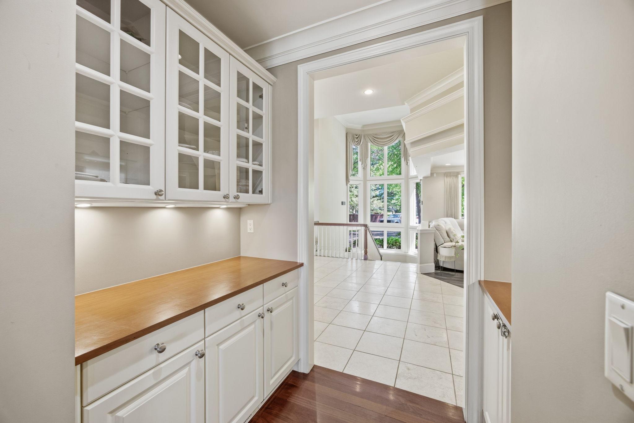 Butler's pantry makes entertaining prep a breeze