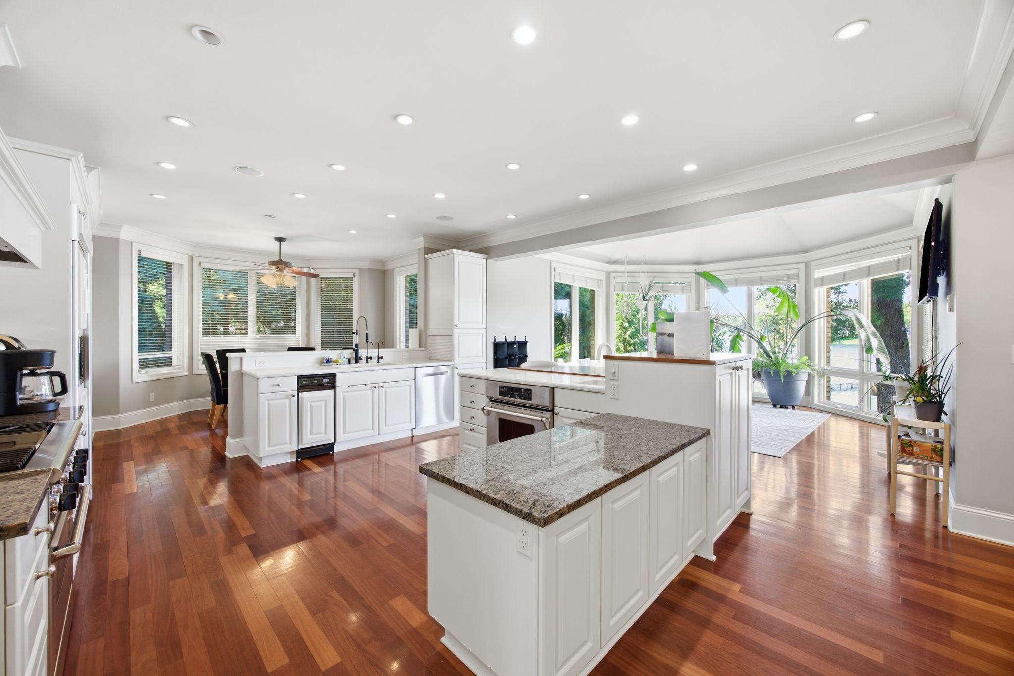 Hardwood floors, stainless appliances, granite countertops, gas range & more