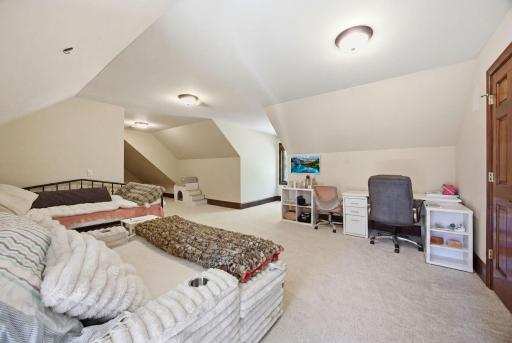 19520 W Tri Oak Circle NE, East Bethel, MN 55092