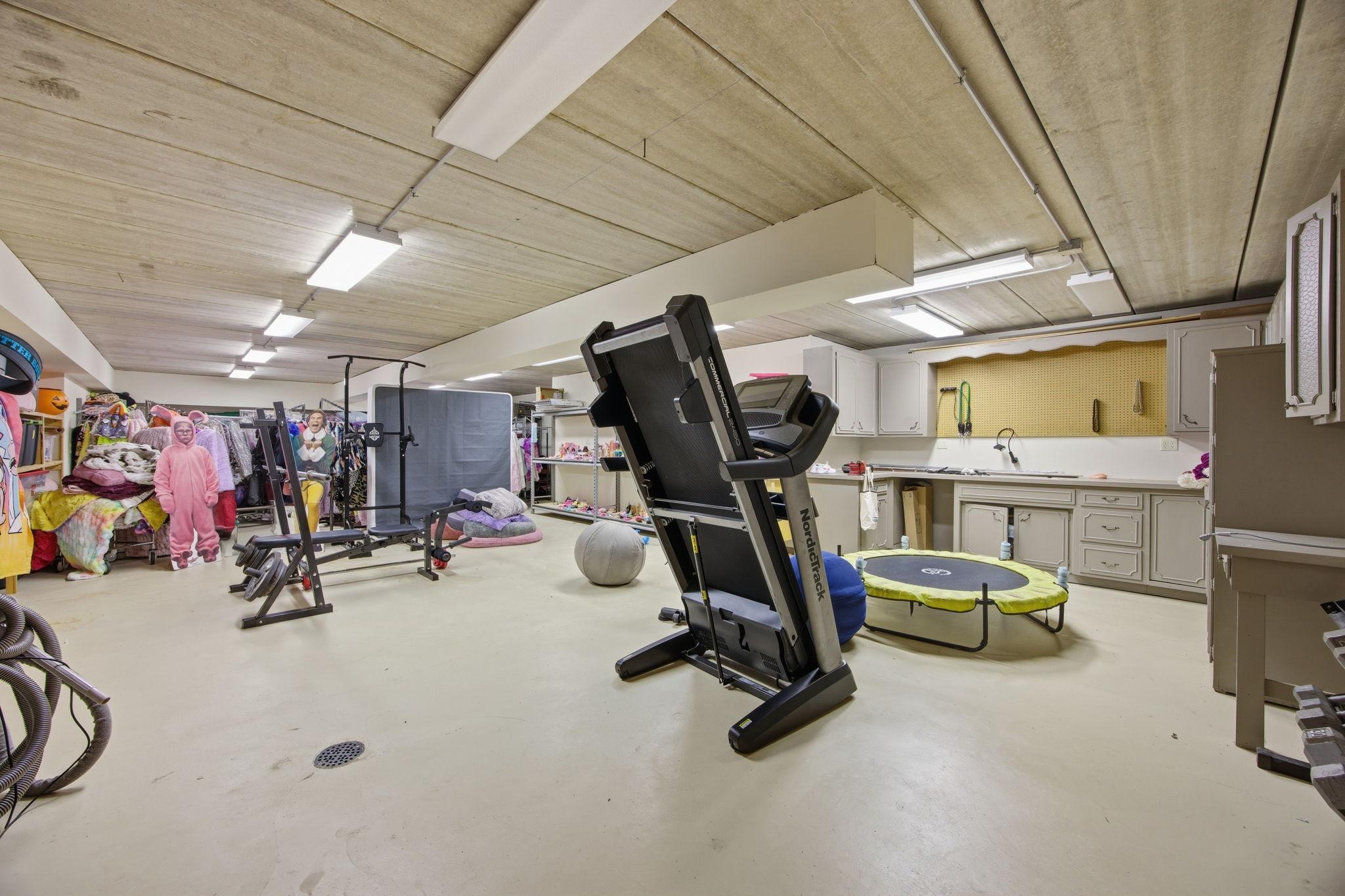 Full storage space under the garage offers an exceptional place for storage, hobbies, workshop and more