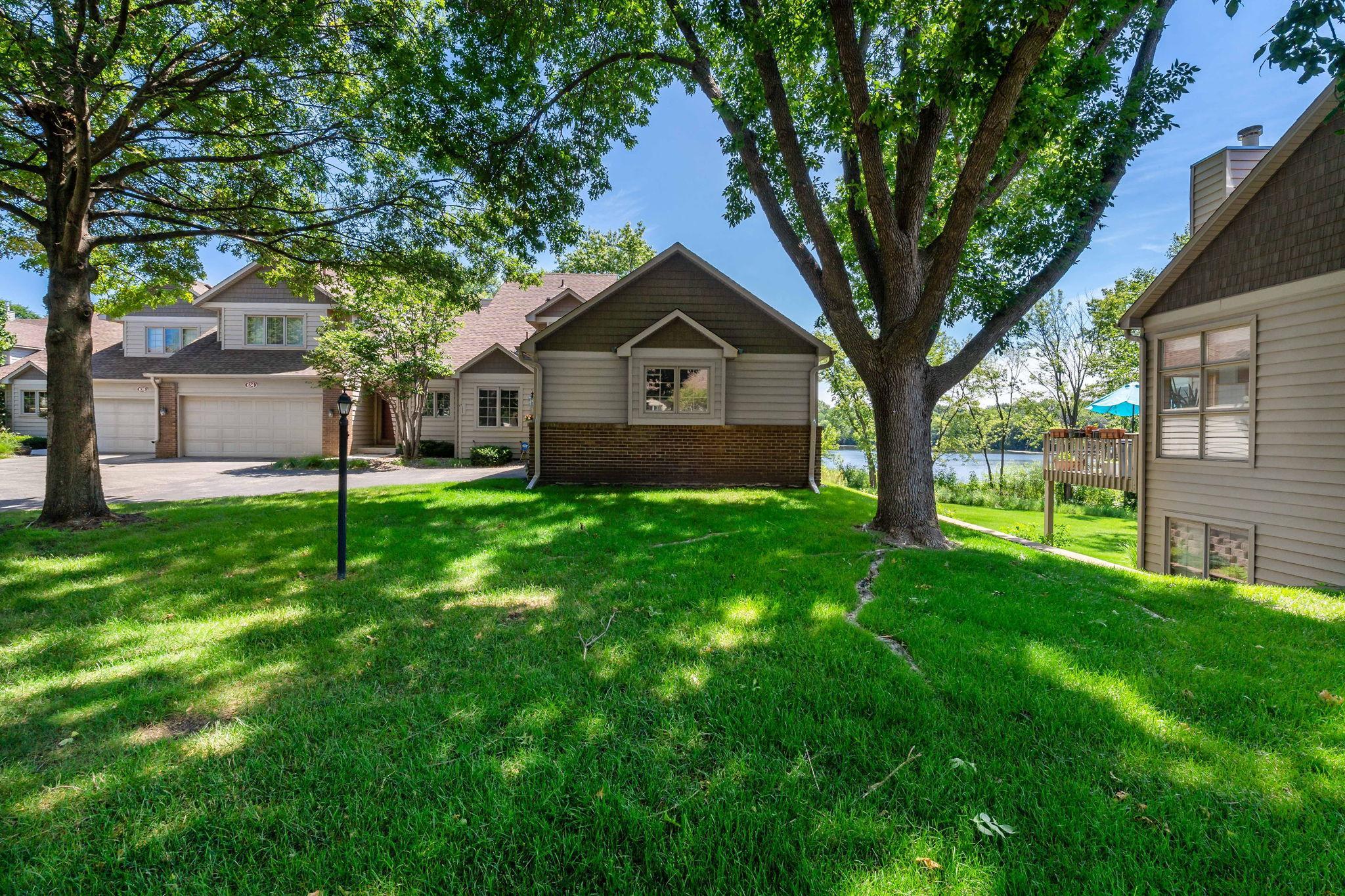 4-web-or-mls-630 Sullivan Ln Columbia Heights MN_0004.jpg