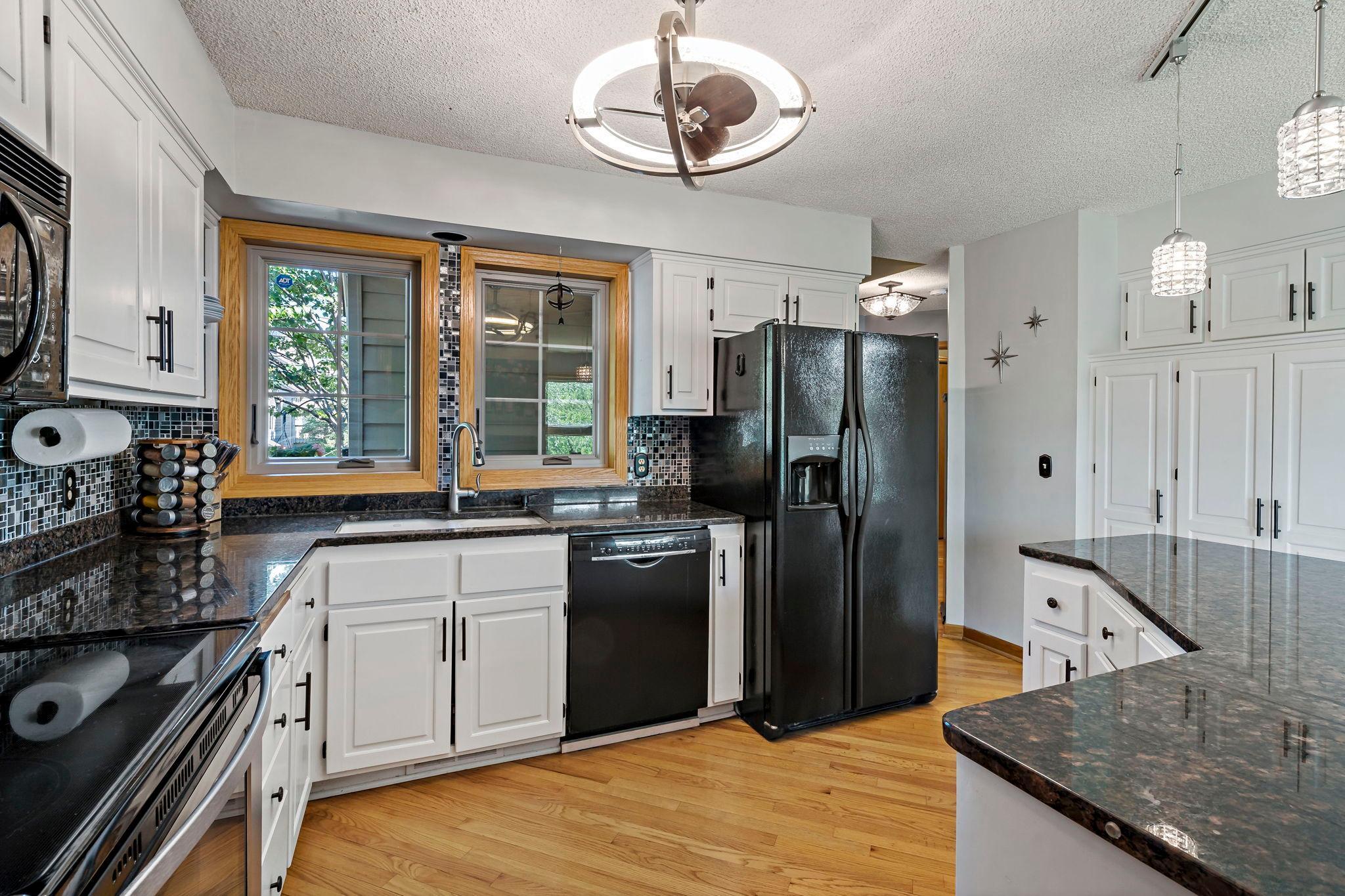 25-web-or-mls-630 Sullivan Ln Columbia Heights MN_0050.jpg
