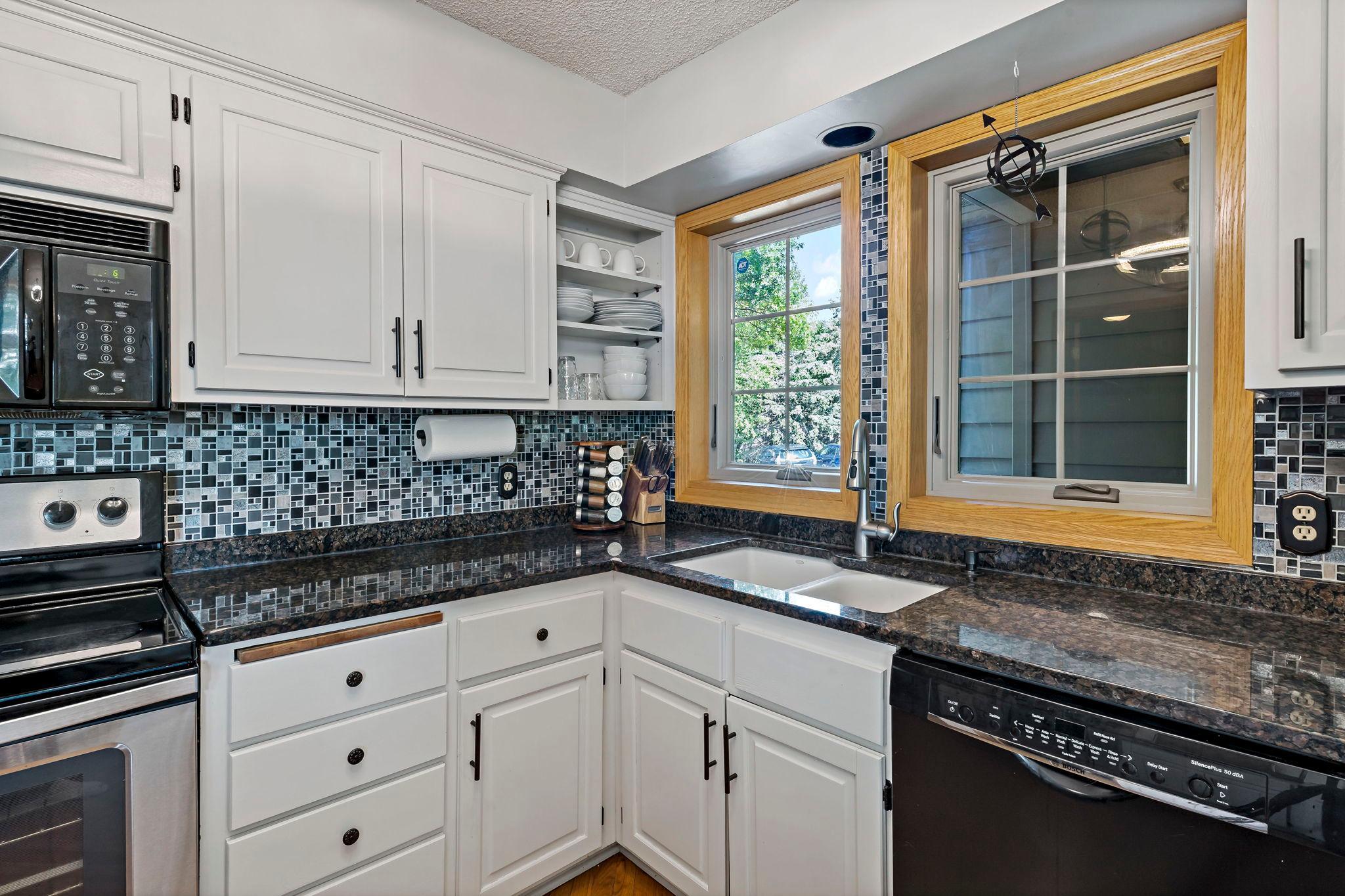 26-web-or-mls-630 Sullivan Ln Columbia Heights MN_0051.jpg