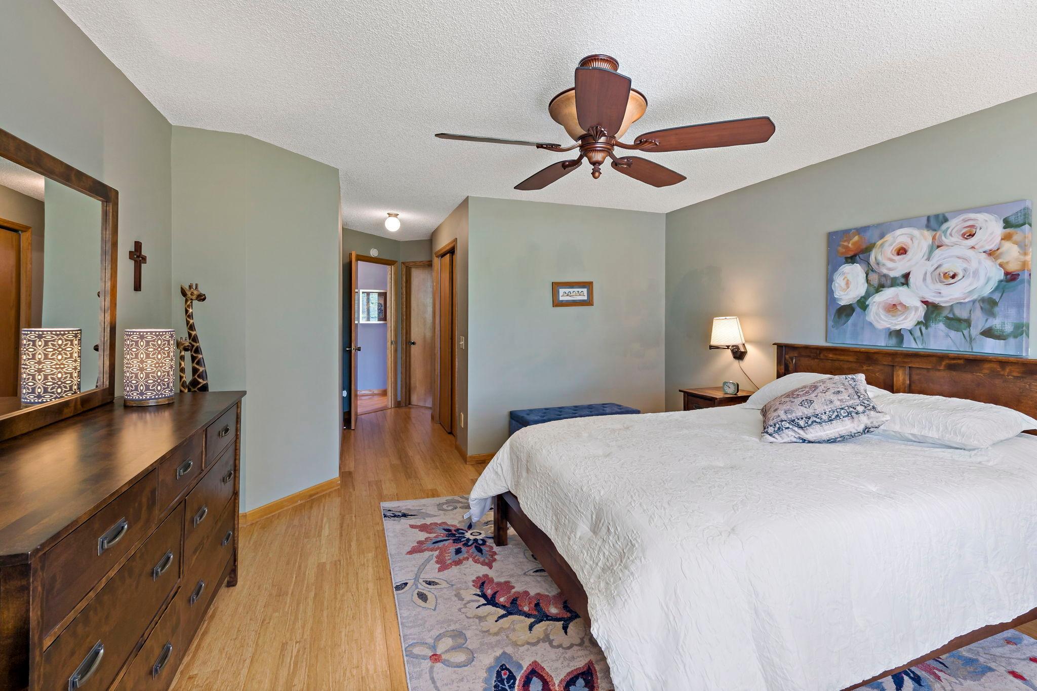 39-web-or-mls-630 Sullivan Ln Columbia Heights MN_0033.jpg