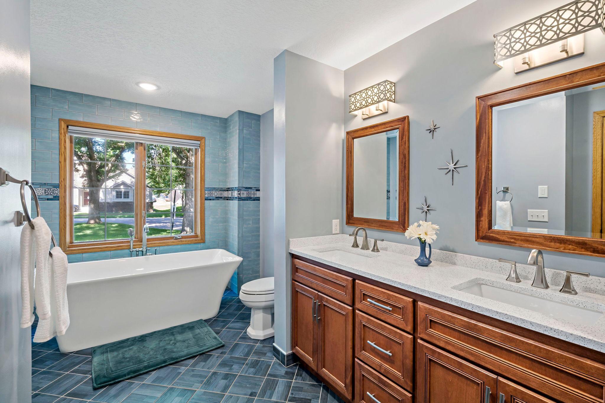 41-web-or-mls-630 Sullivan Ln Columbia Heights MN_0035.jpg
