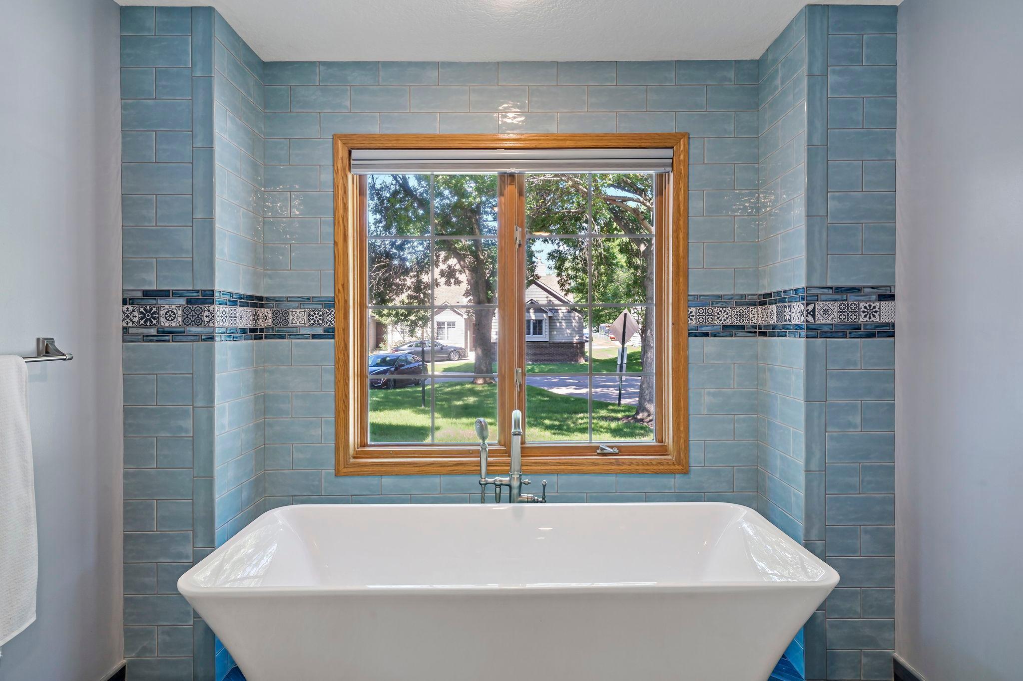 44-web-or-mls-630 Sullivan Ln Columbia Heights MN_0038.jpg