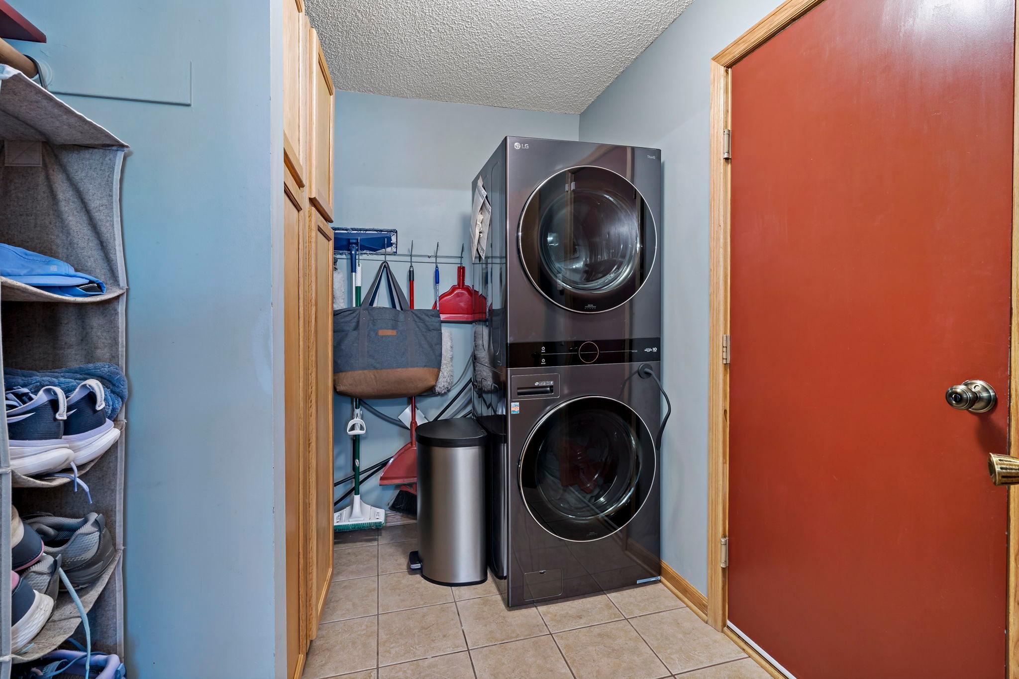 28-web-or-mls-630 Sullivan Ln Columbia Heights MN_0053.jpg