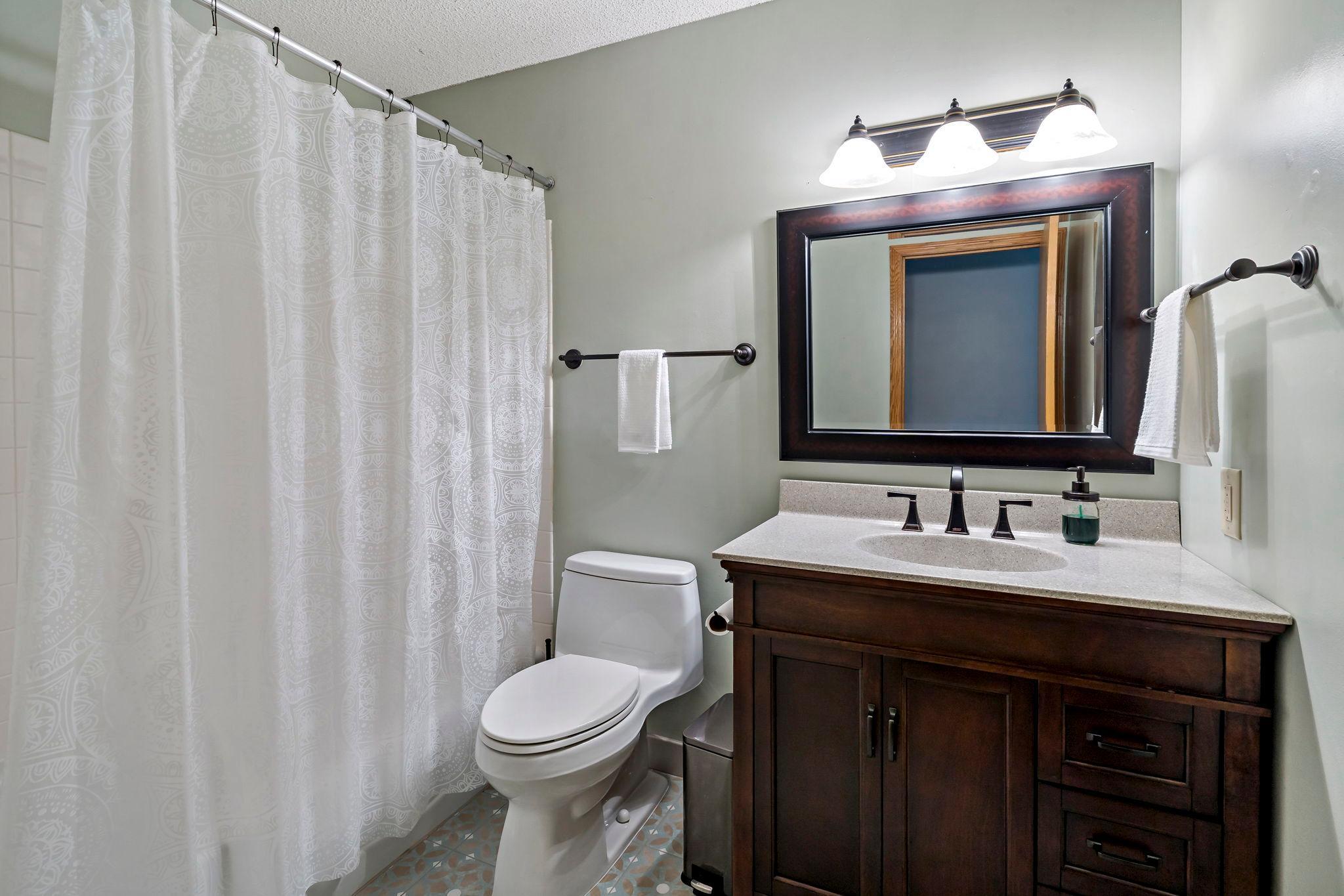 51-web-or-mls-630 Sullivan Ln Columbia Heights MN_0027.jpg