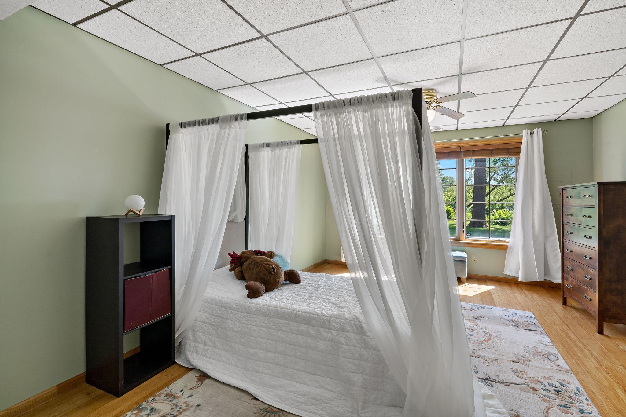 60-web-or-mls-630 Sullivan Ln Columbia Heights MN_0064.jpg