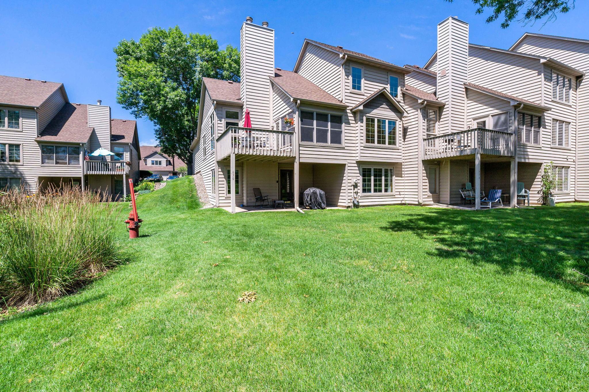 7-web-or-mls-630 Sullivan Ln Columbia Heights MN_0006.jpg