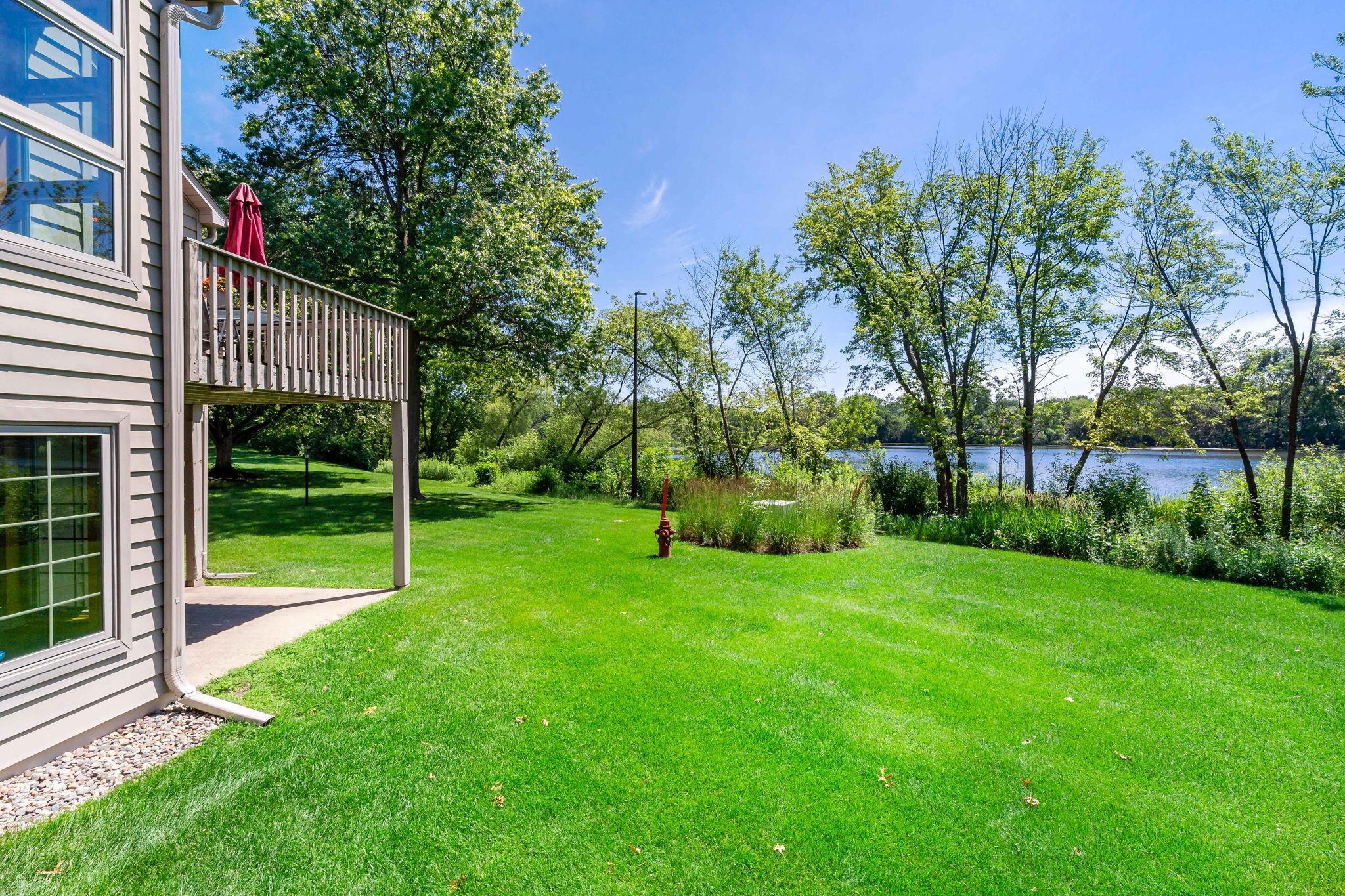 14-web-or-mls-630 Sullivan Ln Columbia Heights MN_0013.jpg