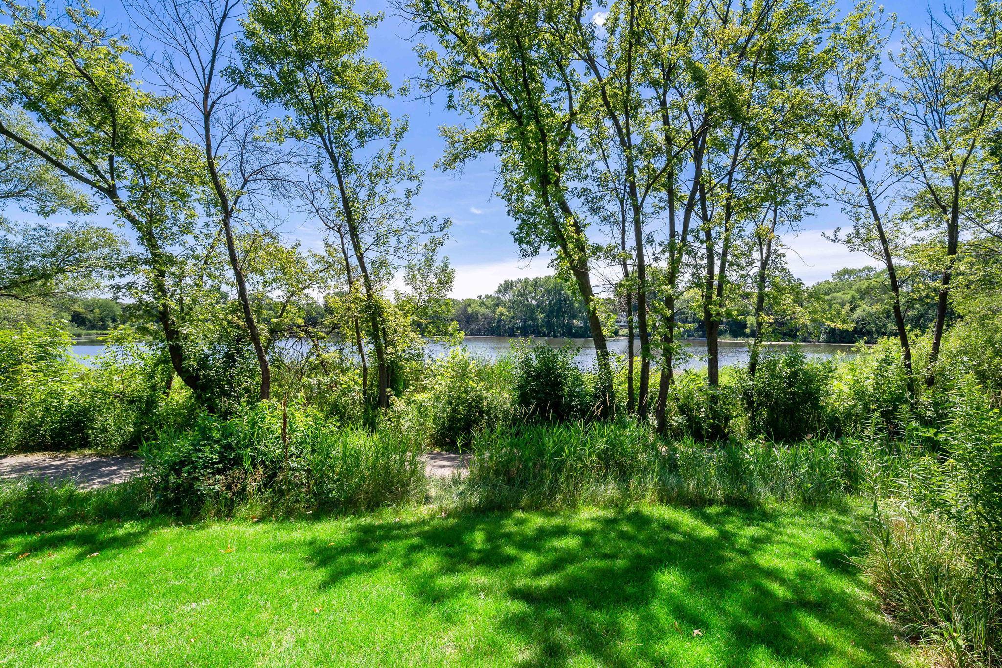 11-web-or-mls-630 Sullivan Ln Columbia Heights MN_0010.jpg